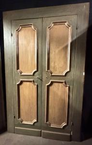 STIP101 - Porta laqueada de duas folhas, com moldura, época de 1700, medidas de luz cm L 118 x A 227
