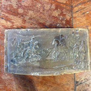 Antike geschnitzte Knochen-Tabakdose 18. Jahrhundert Napoleonische Schlacht 10,5x5,50 cm.