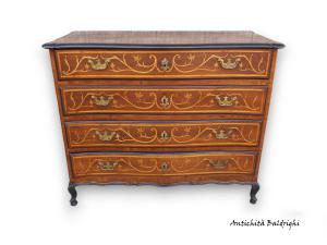Walnut Louis XV chest of drawers