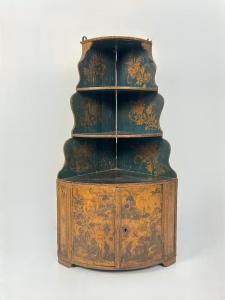 Hänge-Eckvitrine, Piemont, 18. Jahrhundert