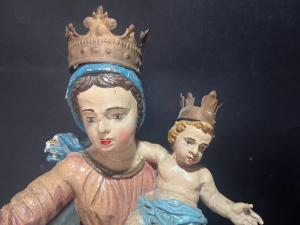 Polychrom bemalte Holzskulptur: Madonna mit Kind - Foto 7