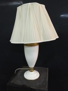 Porcelain and bronze oil lamp