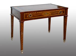 Antique Lombard center desk in precious woods from the second half of the 18th century.