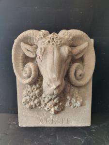 Mascherone/Bocca da Fontana - Volto di Ariete - Pietra di Vicenza - Venezia - 43 x 44 cm
