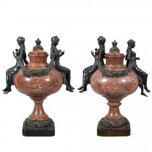 Par de vasos em mármore vermelho de Verona e bronze patinado. Itália, final do século XIX.