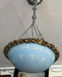 Hellblauer Opalin-Kronleuchter