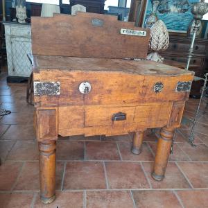 Tavolo da macellaio dell'Ottocento