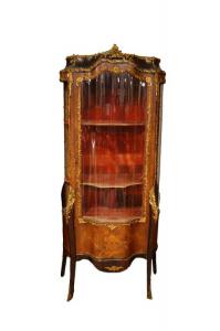 Atemberaubende Vitrine im Louis-XV-Stil mit Intarsien, Bronzeapplikationen und Karyatiden