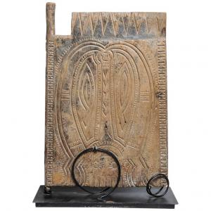 Primitive Door from Borneo: as a modern sculpture - M/251