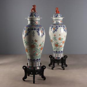 Coppia di Grandi Vasi a Balaustro con Coperchio Cina XX Secolo