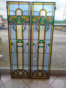Coppia di vetrate cattedrale rilegate al piombo Liberty - H.163 cm-L.45,5 cm