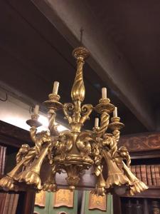 lamp171 - vergoldeter und geschnitzter Holzlüster mit Blumen, ca. 84 x H 108 cm