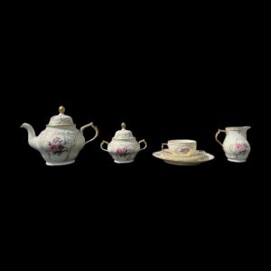 Conjunto de chá para 12 pessoas em porcelana pintada com motivos florais da Manufatura Rosenthal, Sanssouci Diplomat marfim.