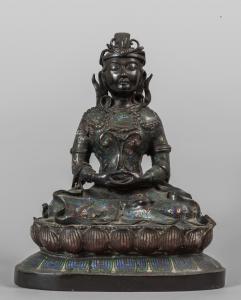 Buddha in bronzo decorato con smalti, marcato alla  base, Cina secolo XIX
