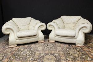 Paar Chesterfield Kingsize-Sessel aus cremeweißem Leder