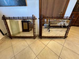Coppia di specchiere in legno di noce a finto bambù