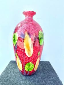 Vaso in vetro pesante sommerso con inclusioni di murrine a fiori e foglia d’argento.Toso,Murano.