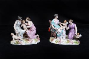 Paar polychromer Meissen-Porzellanfiguren, die MÃ¼tterlichkeitsszenen darstellen. Ende des 19. Jahrhunderts.