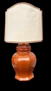 Octagonal Oriental vase-shaped ceramic lamp.