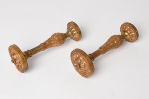 Coppia di "embrasses" in bronzo dorato - O/6840 -