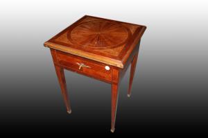 Mesa de jogo do século XIX, estilo Luís XVI, em madeira de mogno com incrustações