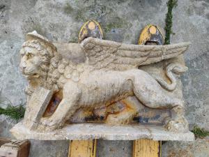 Strepitoso Altorilievo - Leone di San Marco in marmo - 83 x 47 cm