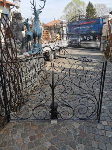 Iron gate