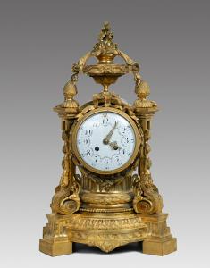 Relógio antigo Napoleão III Francês em bronze dourado. Período do século XIX.