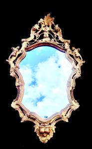 Großer Spiegel aus geschnitztem, durchbrochenem und vergoldetem Holz. Ludwig XV.