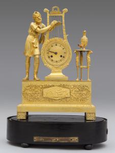 Orologio Carlo X in bronzo dorato finemente intarsiato e dorato, Francia secolo XIX