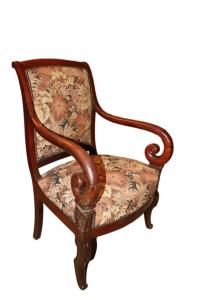 Poltrona Estilo Diretório Francês de 1800 com tecido floral Sanderson