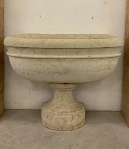 Oval fountain in Nembro marble from Verona