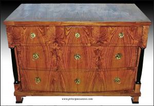 Vienna 1810-15. Viennese Empire or early Biedermeier chest of drawers with a curved front.