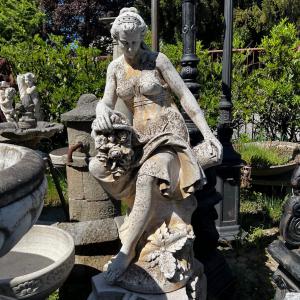 DARS718 - Statua in pietra composta, epoca '900, misure cm L 60 x H 120  X P 40