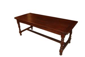 Grande mesa rústica francesa do início de 1800 em madeira de castanho.