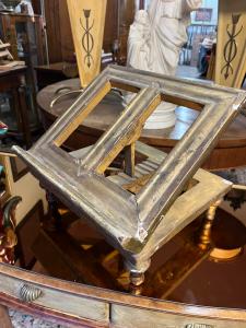 Tischlesepult aus Blattgold-Holz