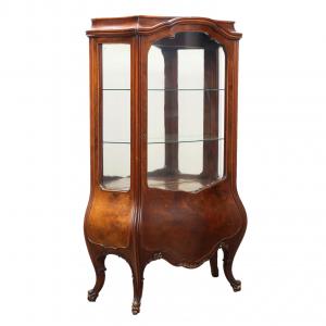 Vitrine Bombè em Estilo Rococó