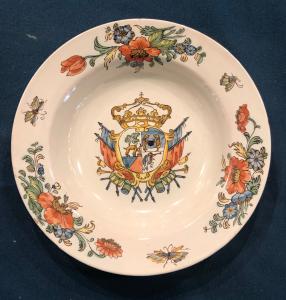 Majolica plate, San Carlo Factory, Caserta. Coat of arms of the Caccamo family.