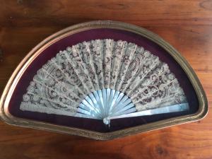Mother-of-pearl fan with lace 'pavese'. Italy.