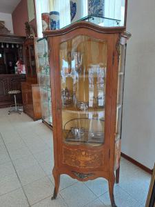 Vitrine mit Intarsien H 165 - 83x40