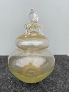 Vaso globulare con coperchio con presa a foglie e inclusioni in oro.Artisti Barovier.Murano.