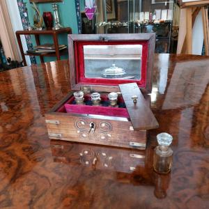 Perfume and jewelry box