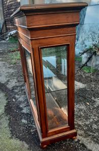 Vitrine mit Blumenkasten aus Nussbaumholz - Foto 6