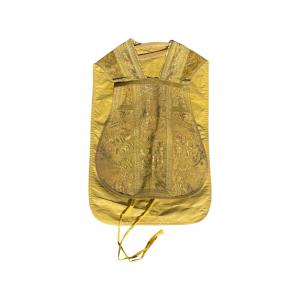 Complete sacerdotal sacred vestments embroidered with gold thread: chasuble, cope, 2 dalmatics, stole, 3 maniples, corporal purse.