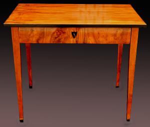 Rare Viennese Empire/early Biedermeier writing desk from around 1800-1815, with elegant tapered legs.