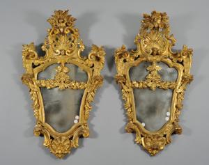 Pair of Louis XV appliques in finely carved and gilded wood with mecca, Rome, first half of the 18th century