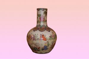 Large spherical Chinese porcelain vase decorated with figures