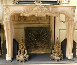 CHP377 - Burgundy stone fireplace, 18th century, dimensions: W 165 x H 124 x D 40 cm