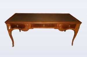 Antica grande scrivania diplomatica stile Luigi XV del 1800 con piano in pelle