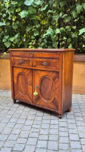 Credenza servante antigua estrecha de chapa de nogal